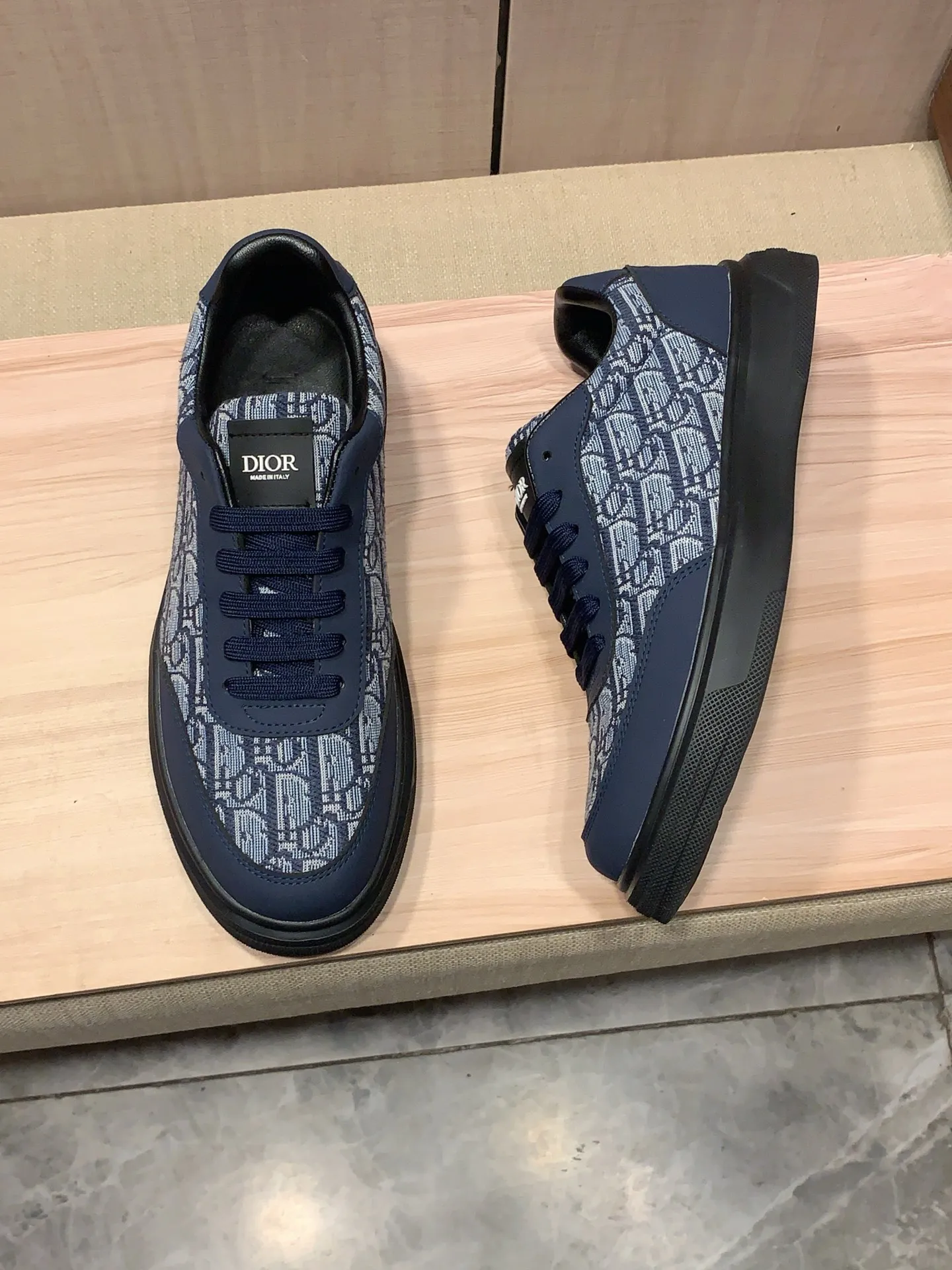 Men's men's shoes💰420💰💰🎩🎩[Lightning][Lightning] "Dior DIOR*" The latest • popular casual shoes, top brand [seduce] luxury ~ purchasing agency, top ~ quality. [Strong] The upper is made of imported breathable cowhide with material ➕ breathable sheepskin feet (•) and fine workmanship. The original stylish and stylish soft rubber wear-resistant and non-slip outsole is light and comfortable on the feet. The real thing looks better when photographed in person. 111: code: 38-44, 3️⃣ colors selected